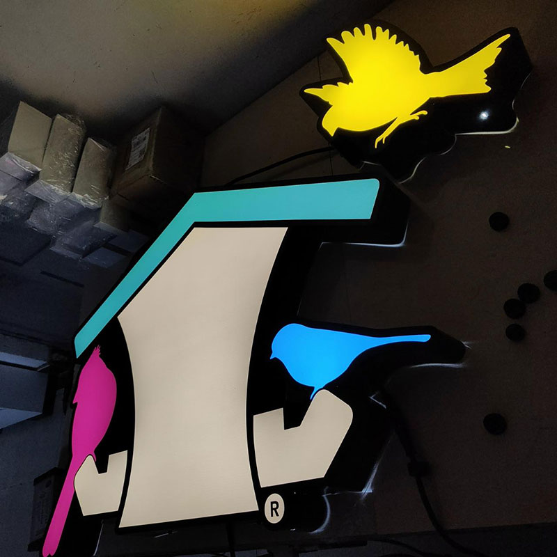 Light Box Sign Wildbird_FaceLit4